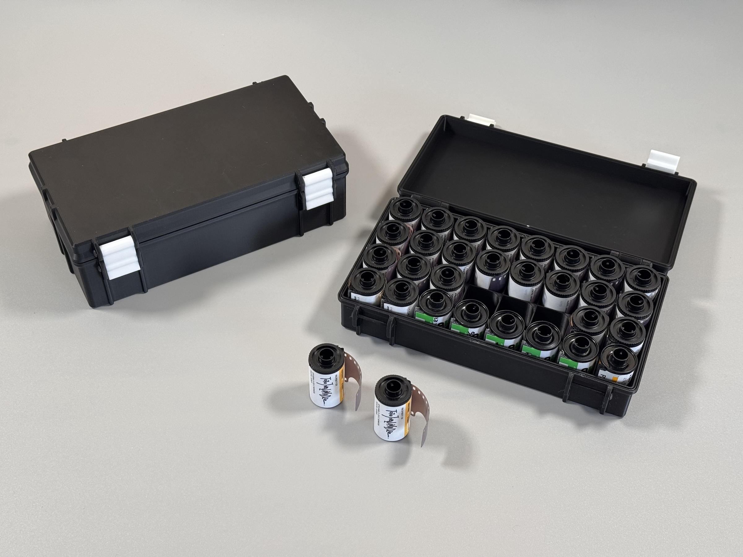 Left: 120 film version; right: 35mm version